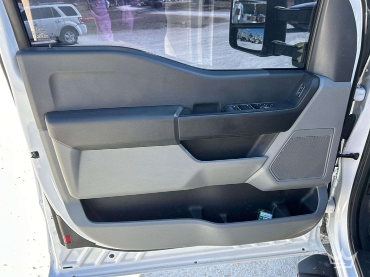 2023-ford-f350-image-14