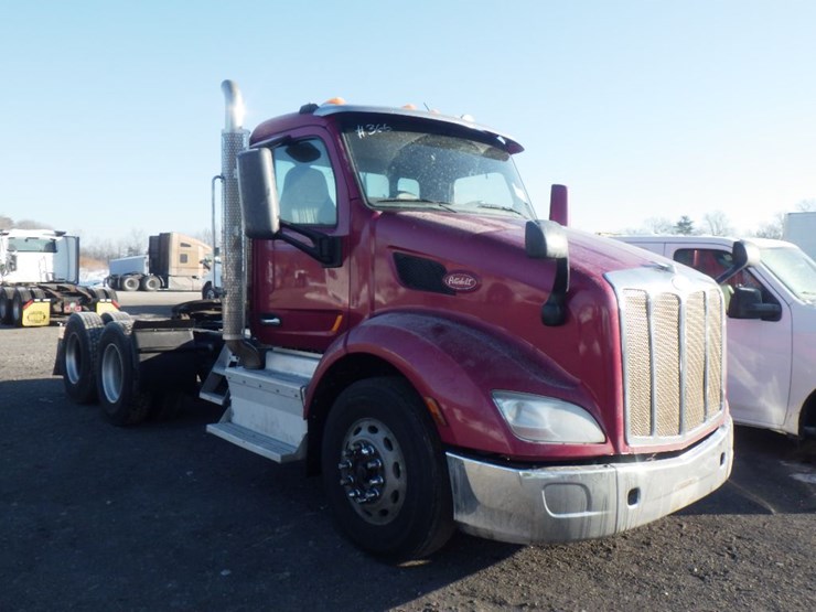 2017-peterbilt-579-image-3