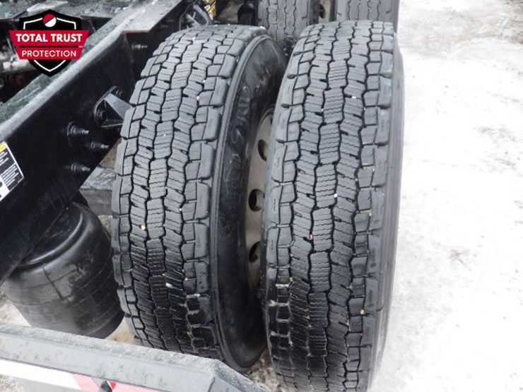 2019-peterbilt-579-image-7