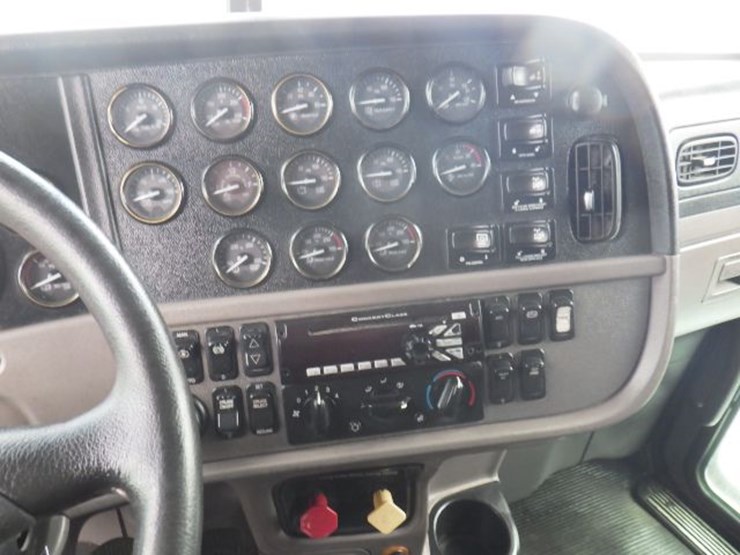 2014-peterbilt-386-image-19