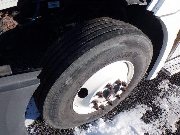 2018-freightliner-cascadia-126-image-18