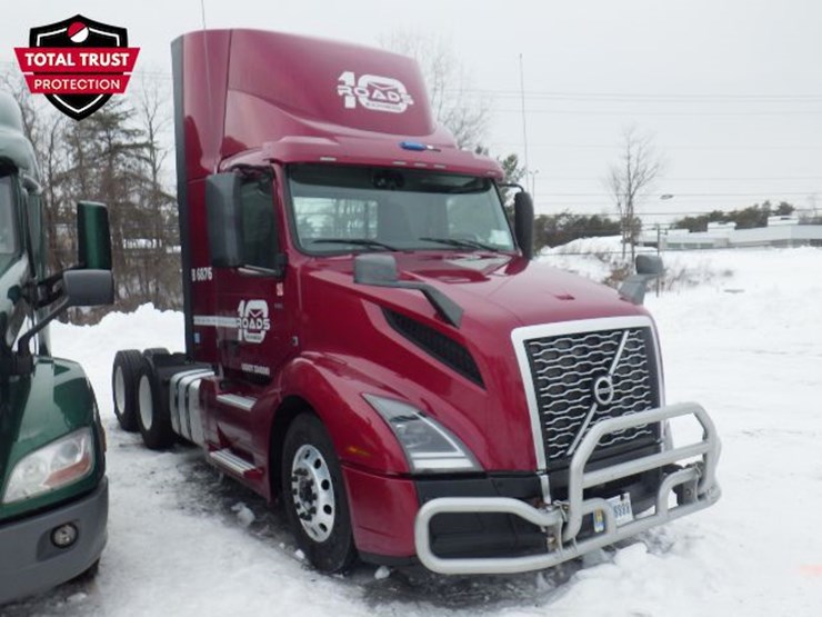 2022-volvo-vnl-300-image-3