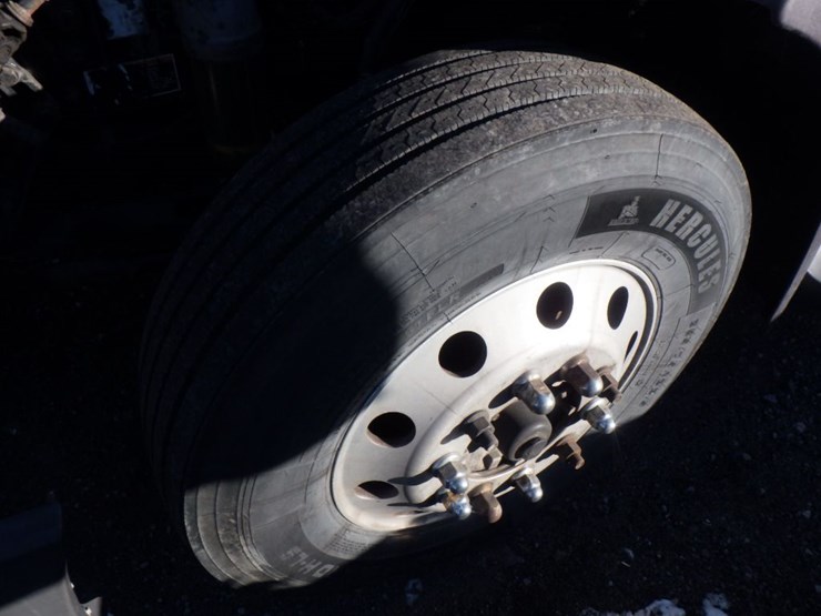 2019-peterbilt-579-image-24