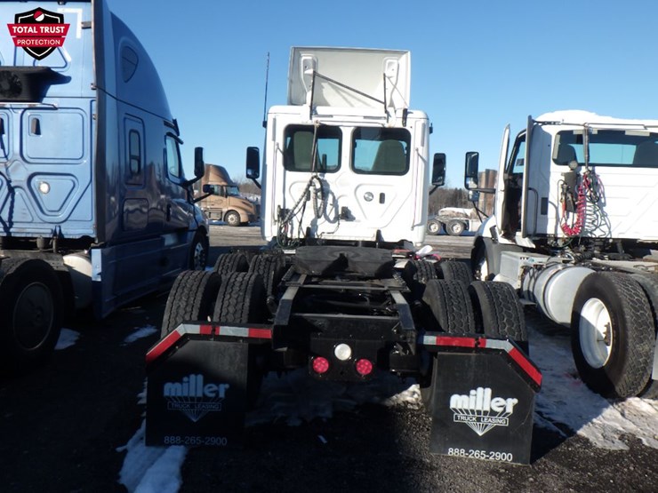 2019-freightliner-cascadia-125-image-8