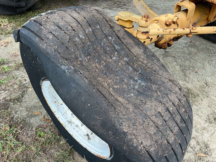 minneapolis-moline-g1050-image-25