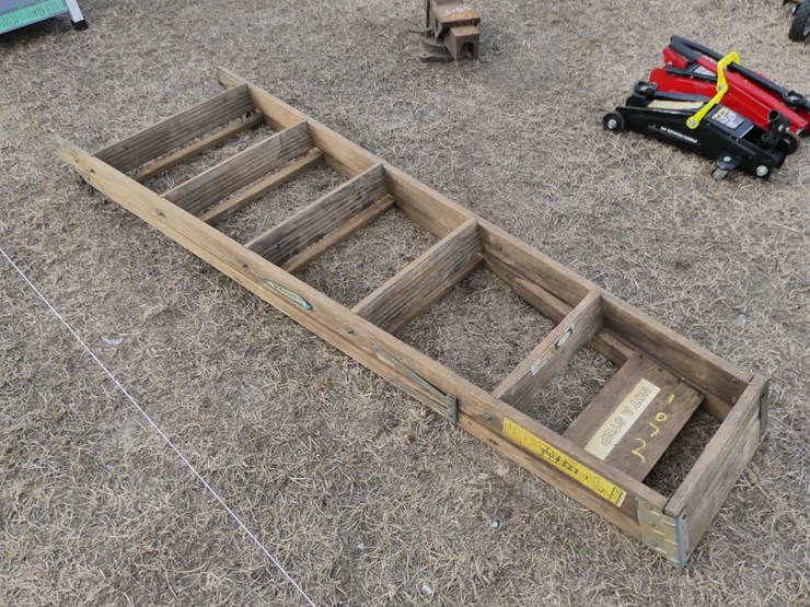 6'-wood-ladder-image-1