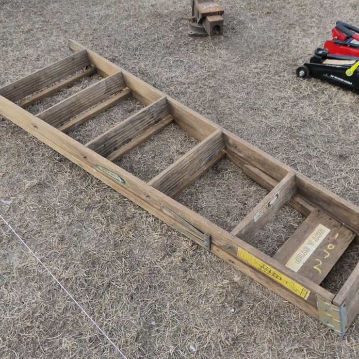 6' Wood Ladder