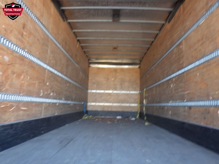 2019-freightliner-m2-106-image-6