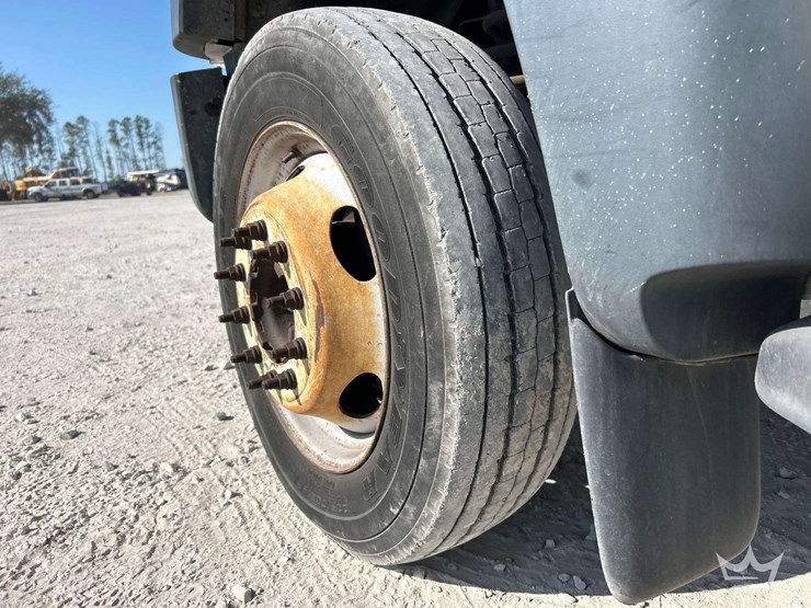 2015-ford-f550-image-28