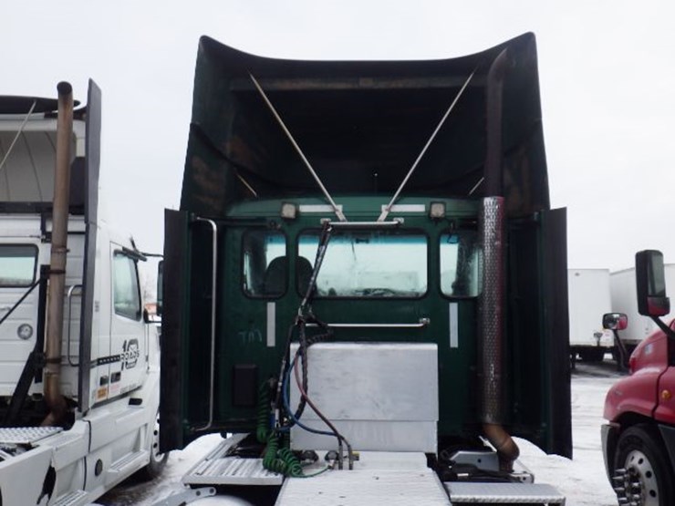 2017-peterbilt-579-image-11