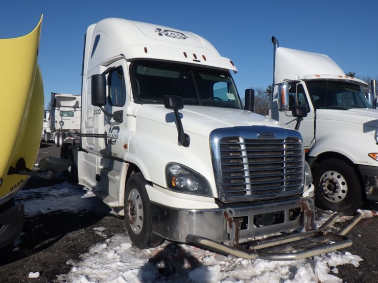 2017-freightliner-cascadia-125-image-3