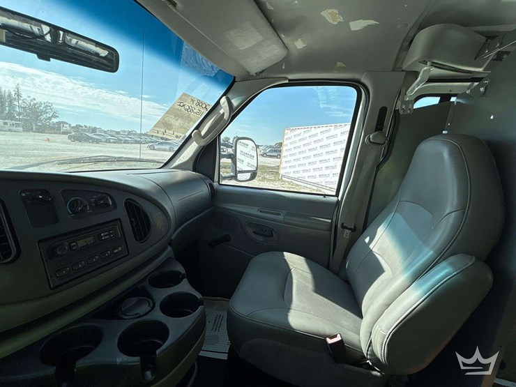 2008-ford-cargo-image-18