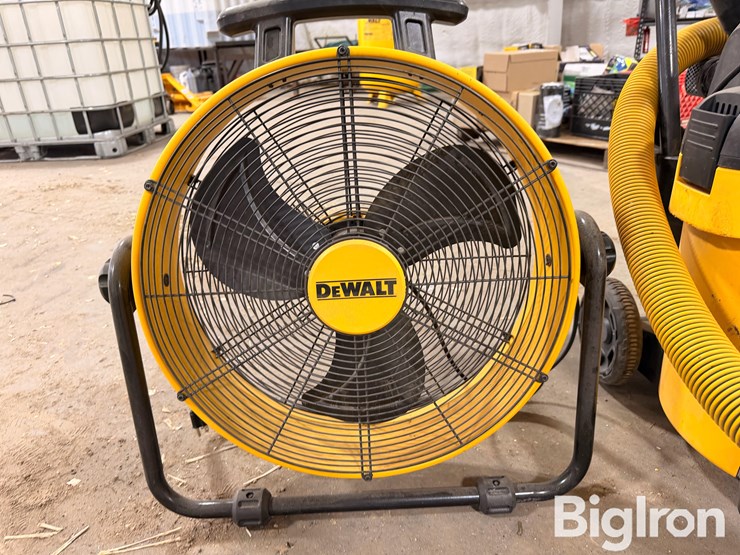 dewalt-wet/dry-vac-&-fan-image-7