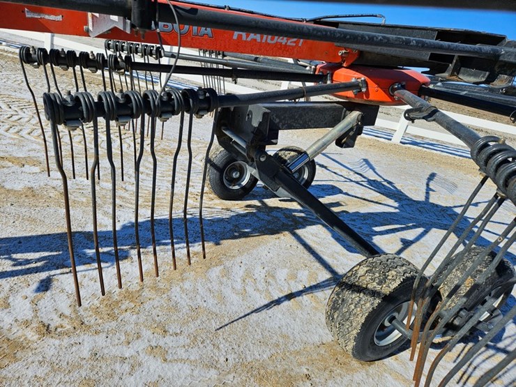 2020-kubota-ra1042t-image-15