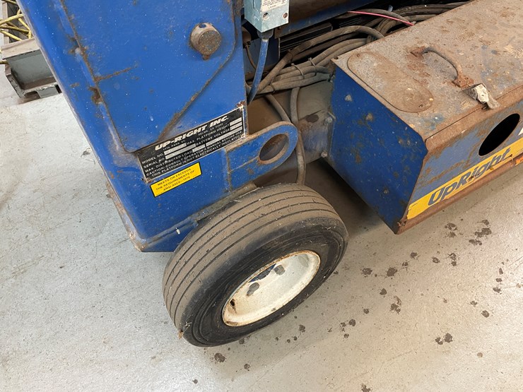 #4008-•-upright-scissor-lift-image-7