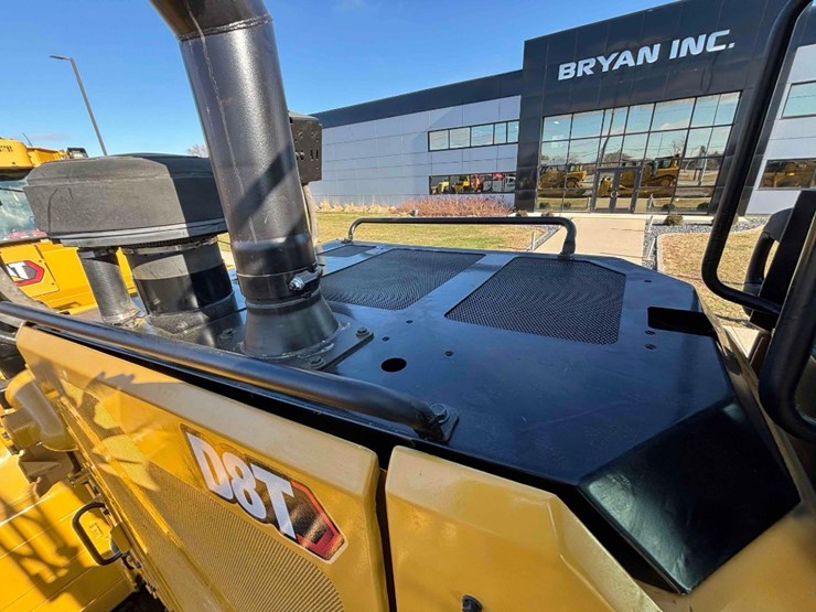 2020-caterpillar-d8t-image-25