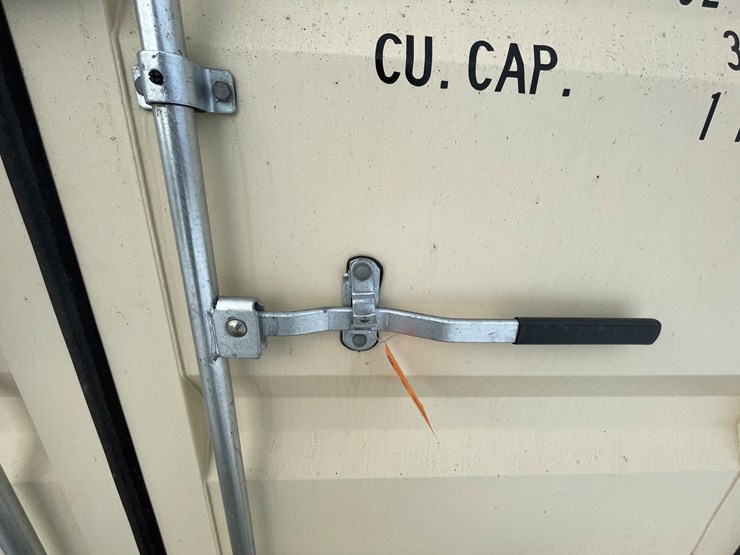 #203-•-20'-shipping-container-image-4