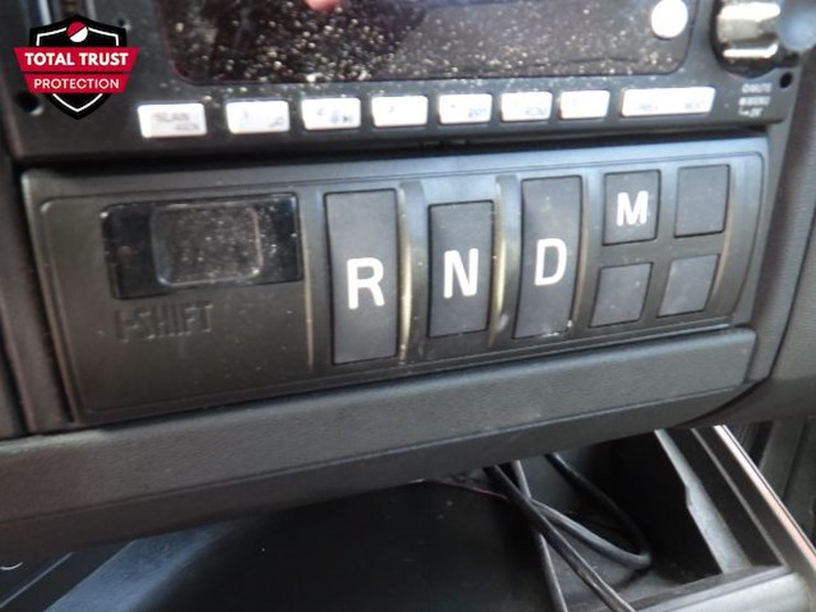 2022-volvo-vnl-300-image-17