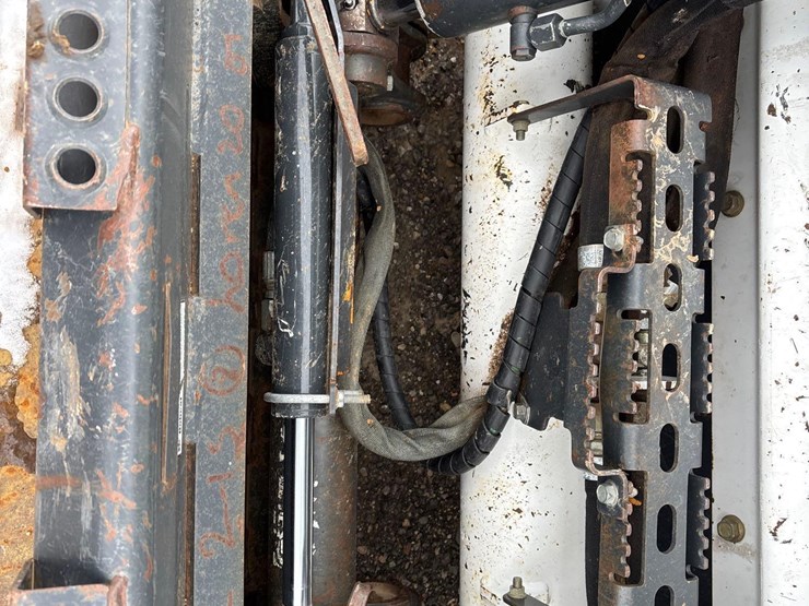 bobcat-t630-image-10