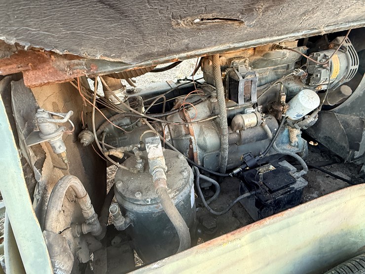 #2595-•-davey-towable-air-compressor-image-12