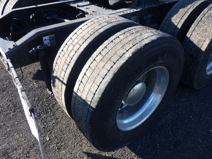 2018-peterbilt-579-image-6