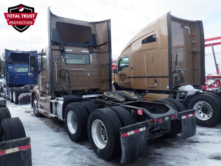 2023-volvo-vnl-300-image-12