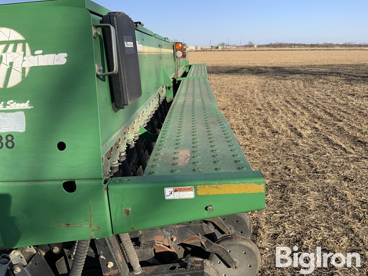 great-2n-3010-30'-2-section-folding-pull-type-no-till-drill-image-12