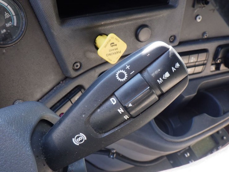 2019-freightliner-cascadia-113-image-14