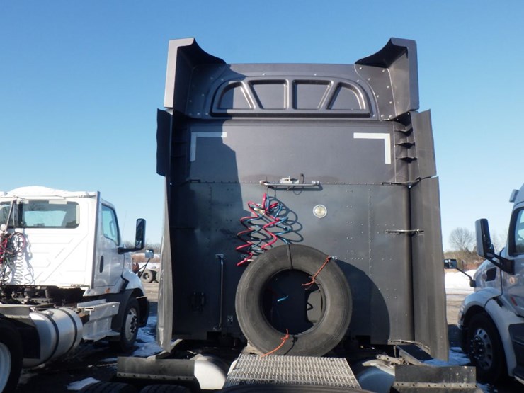 2019-peterbilt-579-image-12