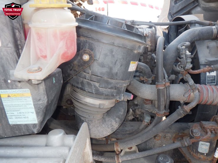 2019-freightliner-m2-106-image-14