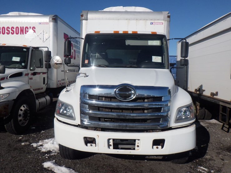 2017-hino-268a-image-2