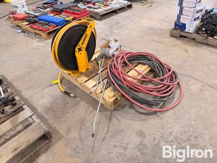 dewalt-air-hose-reel-w/accessories-image-2