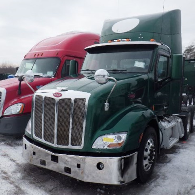2017 PETERBILT 579