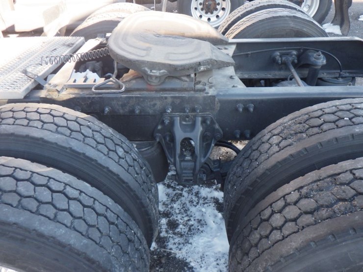 2019-peterbilt-579-image-16