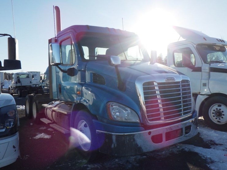 2018-freightliner-cascadia-113-image-3