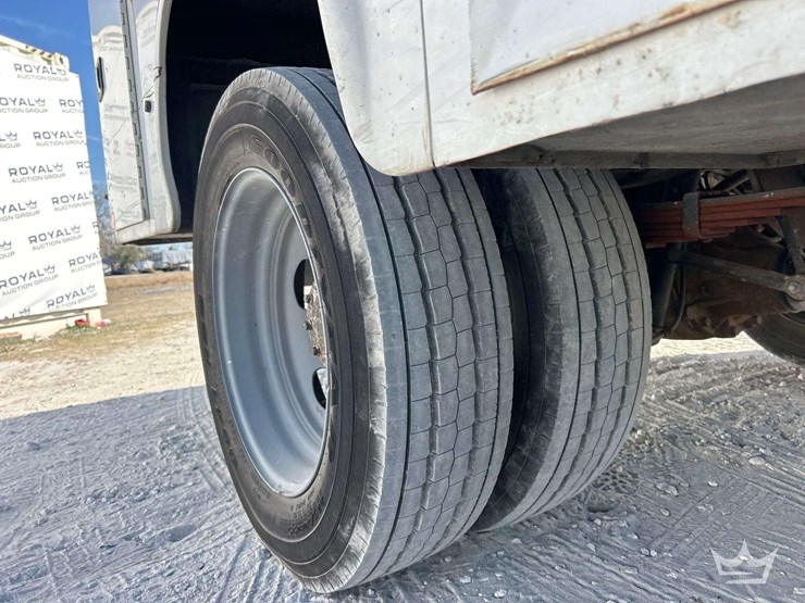 2015-ford-f550-image-31