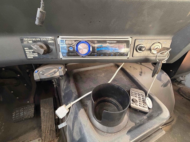 1994-volvo-truck-tractor-image-26