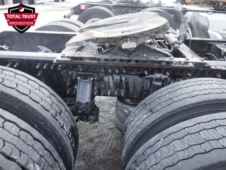 2023-volvo-vnl-300-image-5