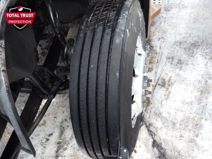 2023-volvo-vnl-300-image-21