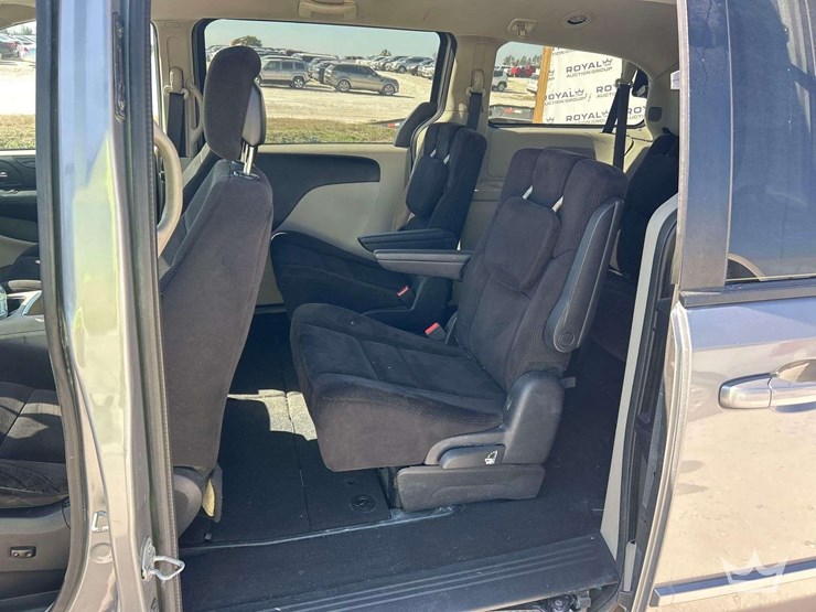 2014-dodge-grand-caravan-image-16