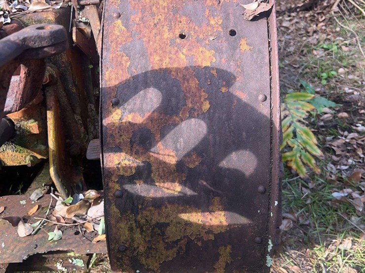 caterpillar-fifteen-crawler-image-28