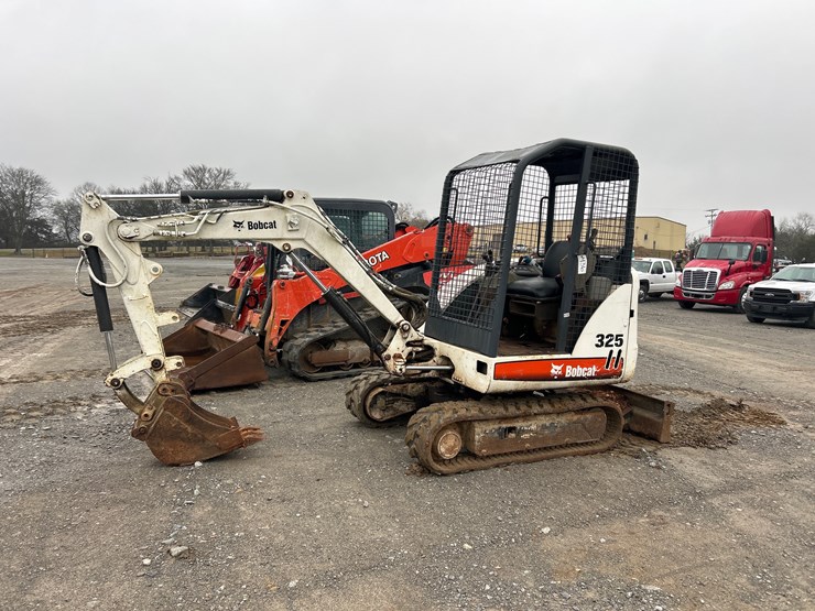 bobcat-325-image-1