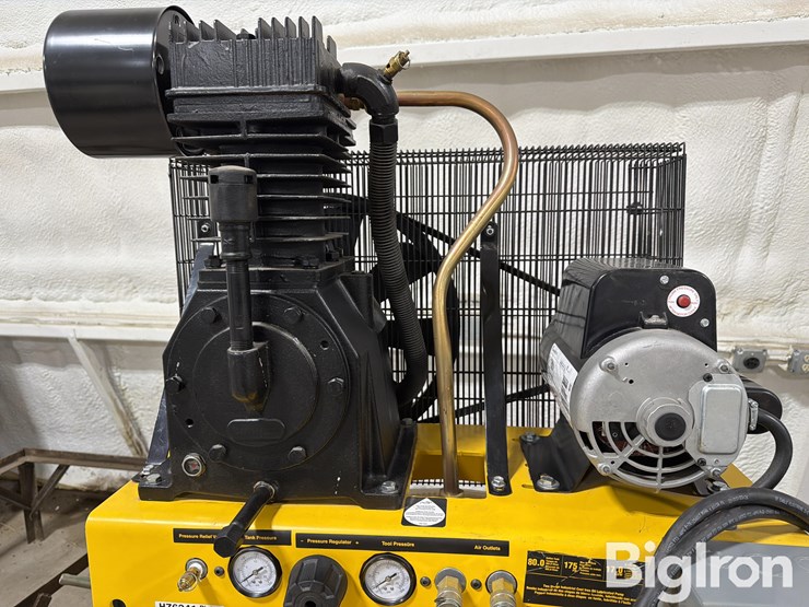 dewalt-dxcmv5048055-80-gallon-air-compressor-image-5