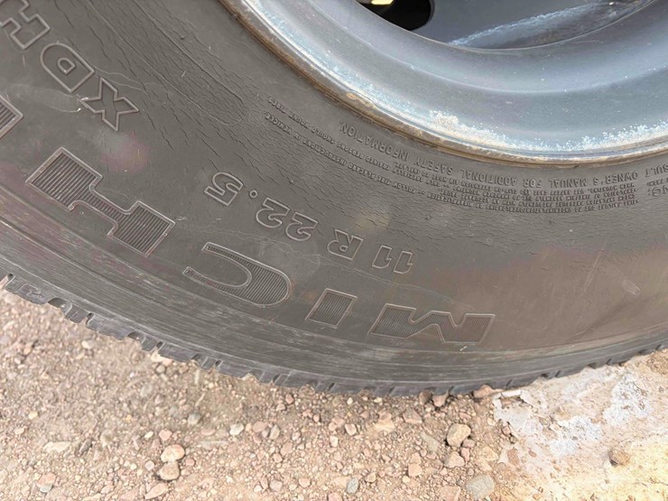 1994-volvo-truck-tractor-image-32