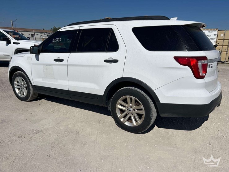2016-ford-explorer-image-4