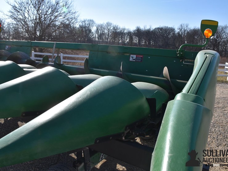 2014-john-deere-608c-image-12