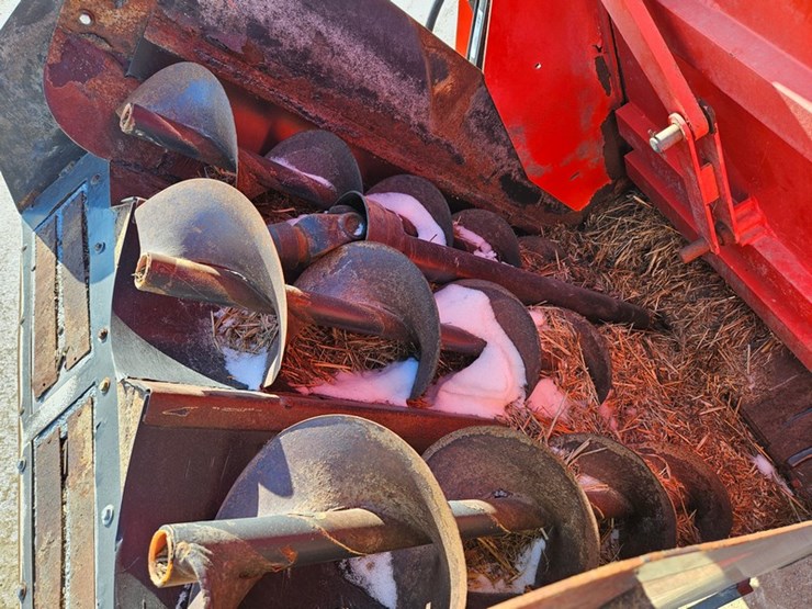 #311-•-2012-knight-4142-mixer-feed-wagon-image-21