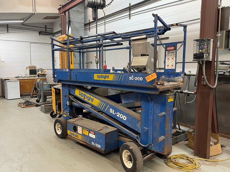 #4008-•-upright-scissor-lift-image-1