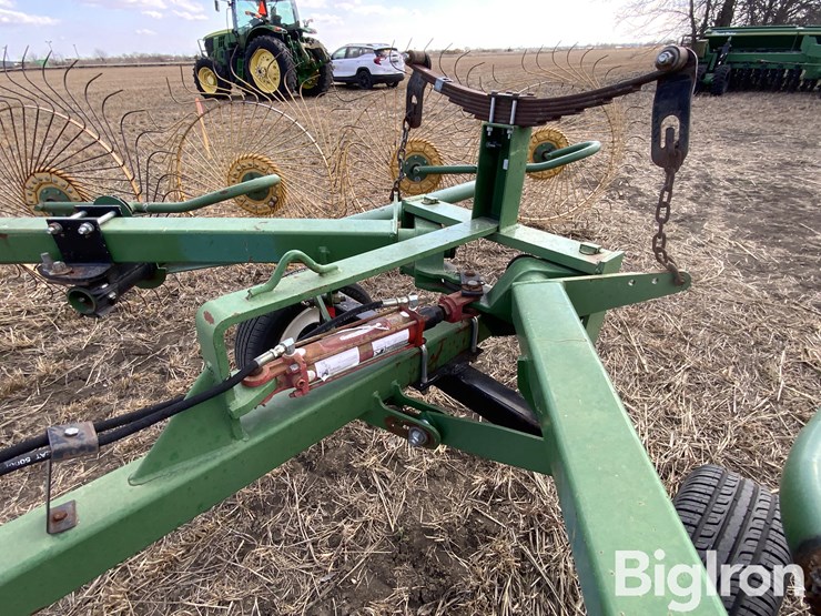 km-rake-caddy-hay-rake-image-12