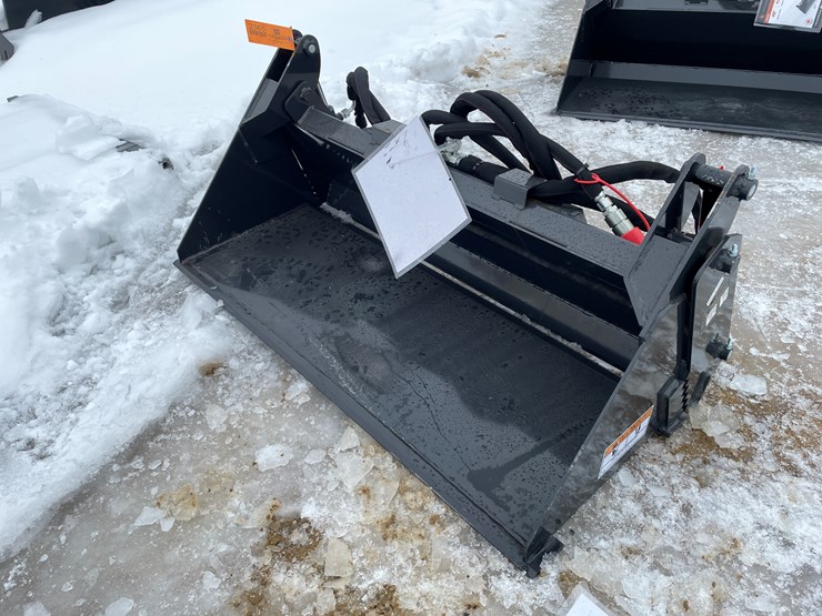 #2365-•-wolverine-mini-skid-steer-combination-bucket-image-1